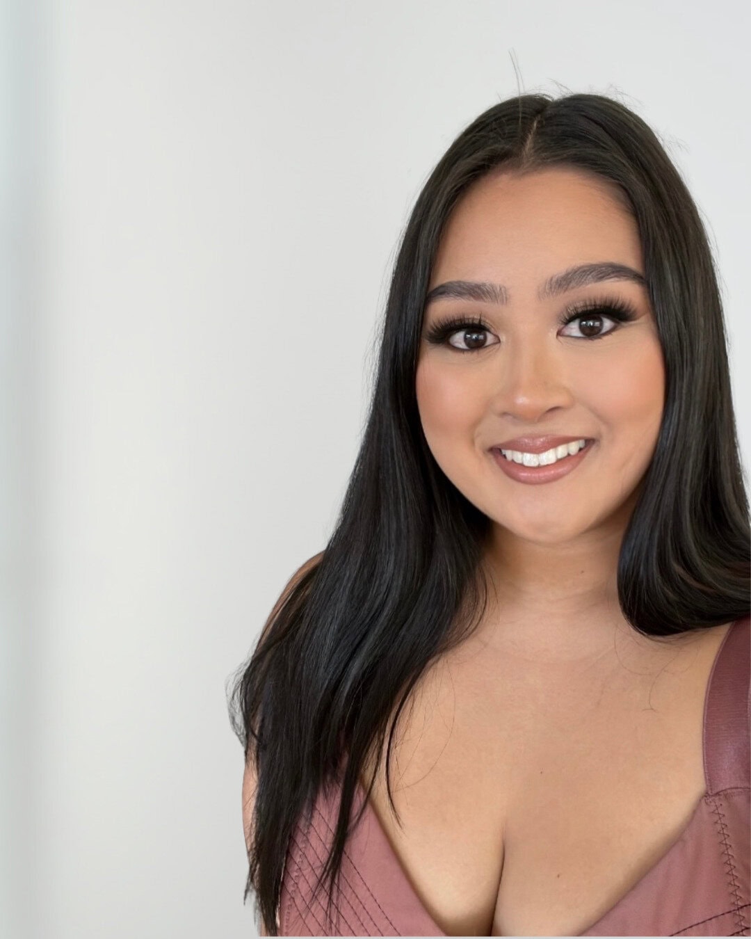 Rhea lash extension artist at Belle Âme Skin and Beauty in Vancouver specializing in lash lifts, brow laminations and classic, hybrid, and volume lash extensions