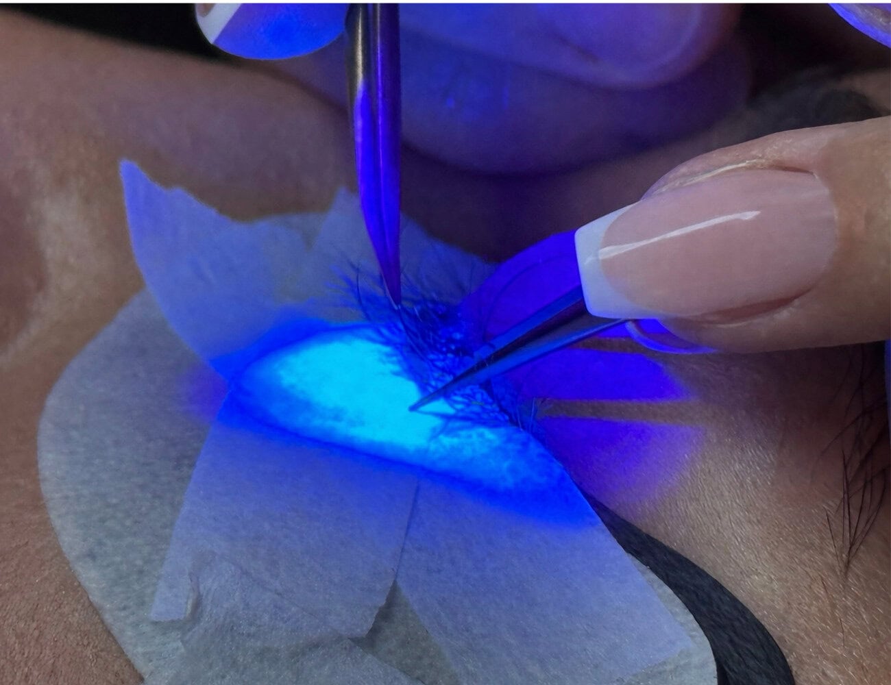 UV Lash Extensions Vancouver: Stop Losing Lashes After 1 Week